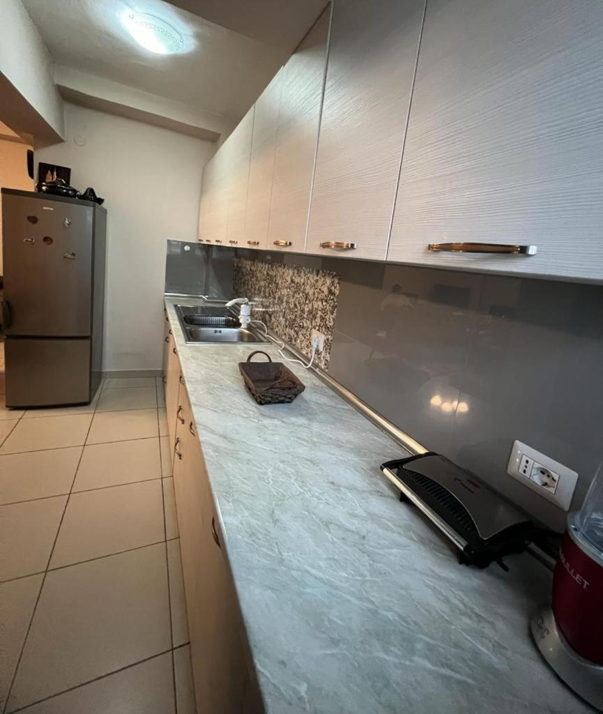 Entire Nice Apartment, In The Center Tirana Exterior photo