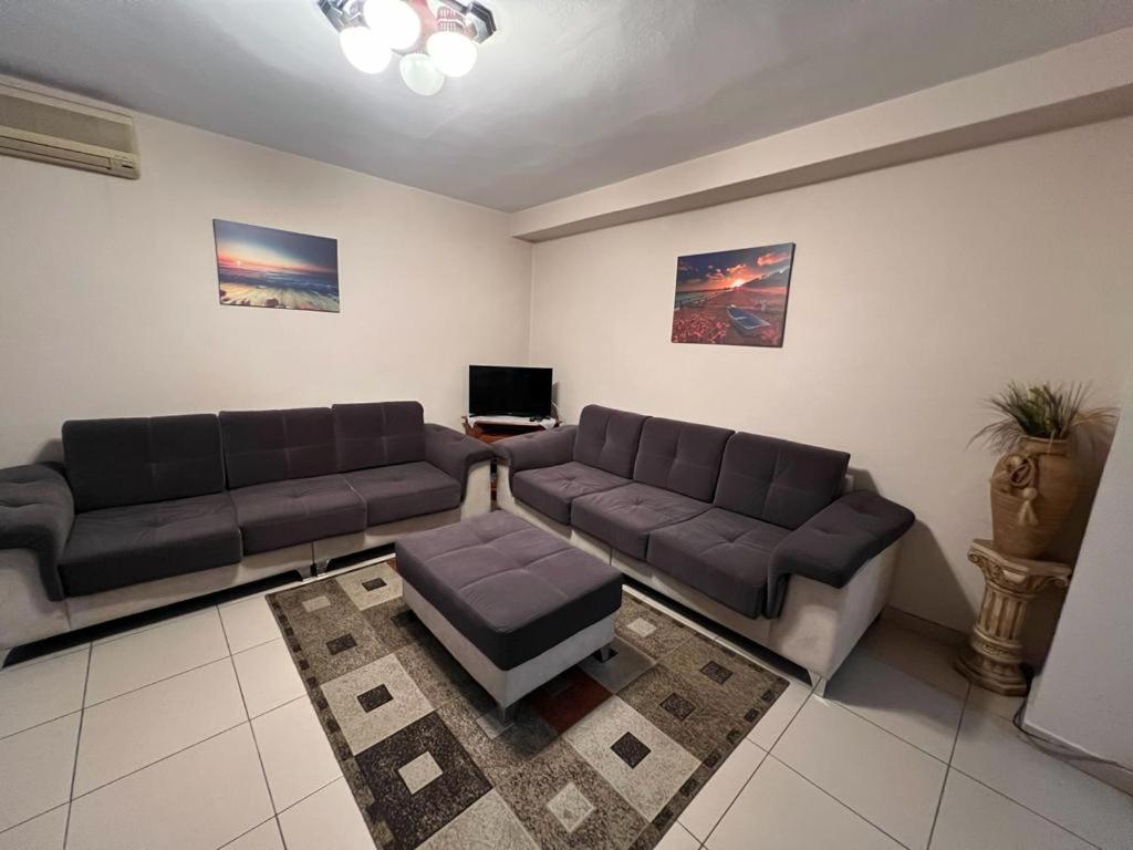 Entire Nice Apartment, In The Center Tirana Exterior photo
