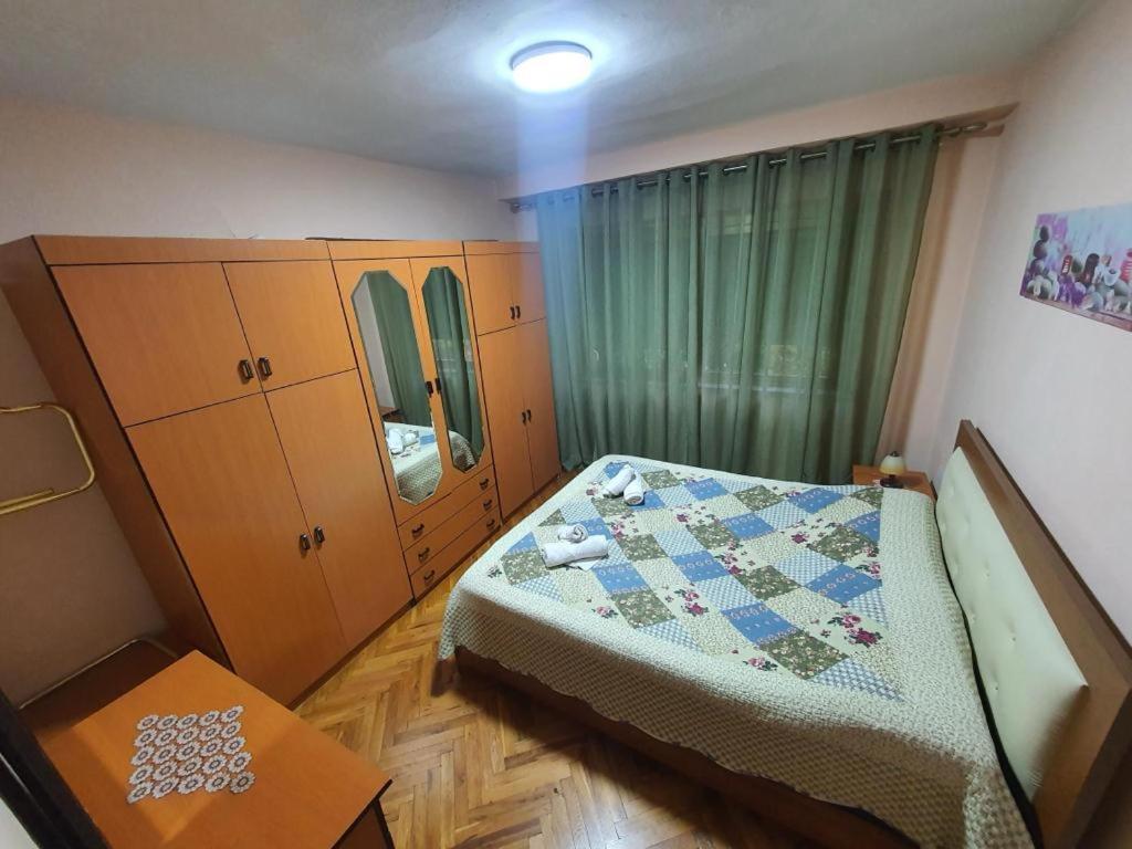 Entire Nice Apartment, In The Center Tirana Exterior photo